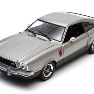 Ford Mustang II Stallion 1976 1 to 18 scale Green Light Collectibles Diecast Model Car