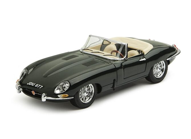 Jaguar E Type Convertible 1961 1 to 18 scale Bburago Diecast Model Car