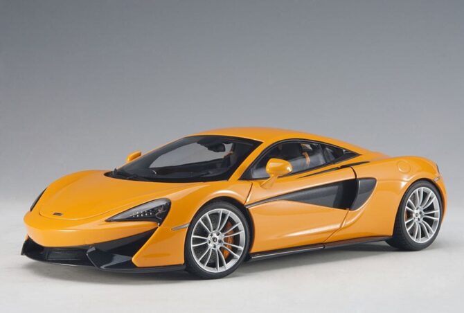 McLaren 570S 2016 1 to 18 scale AUTOart Composite Model Car